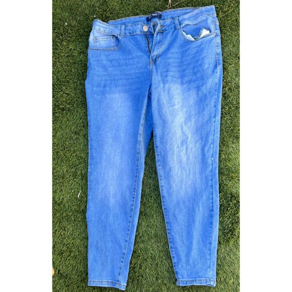 Size 18 Lightwash Jeweled Skinny Jeans - Picture 1 of 3